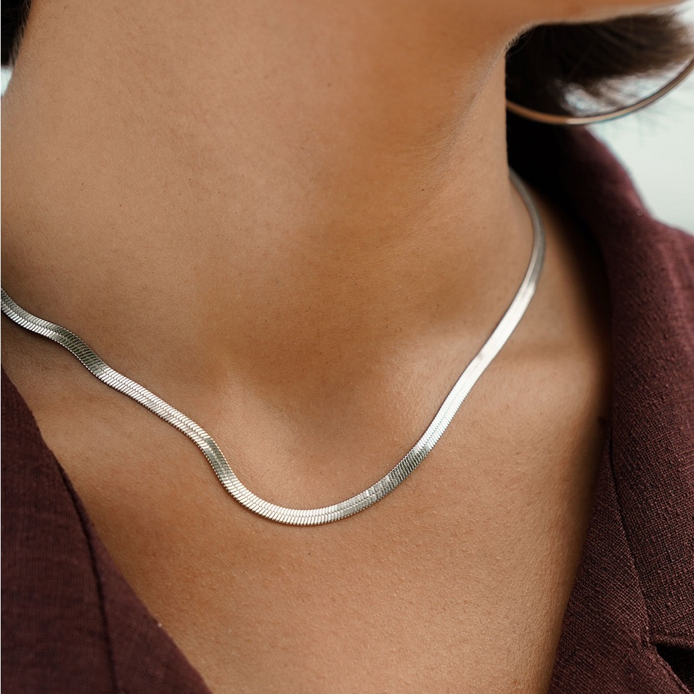 Minimalist Silver 4mm Flat Chain Herringbone Necklace - Picture 4 of 7